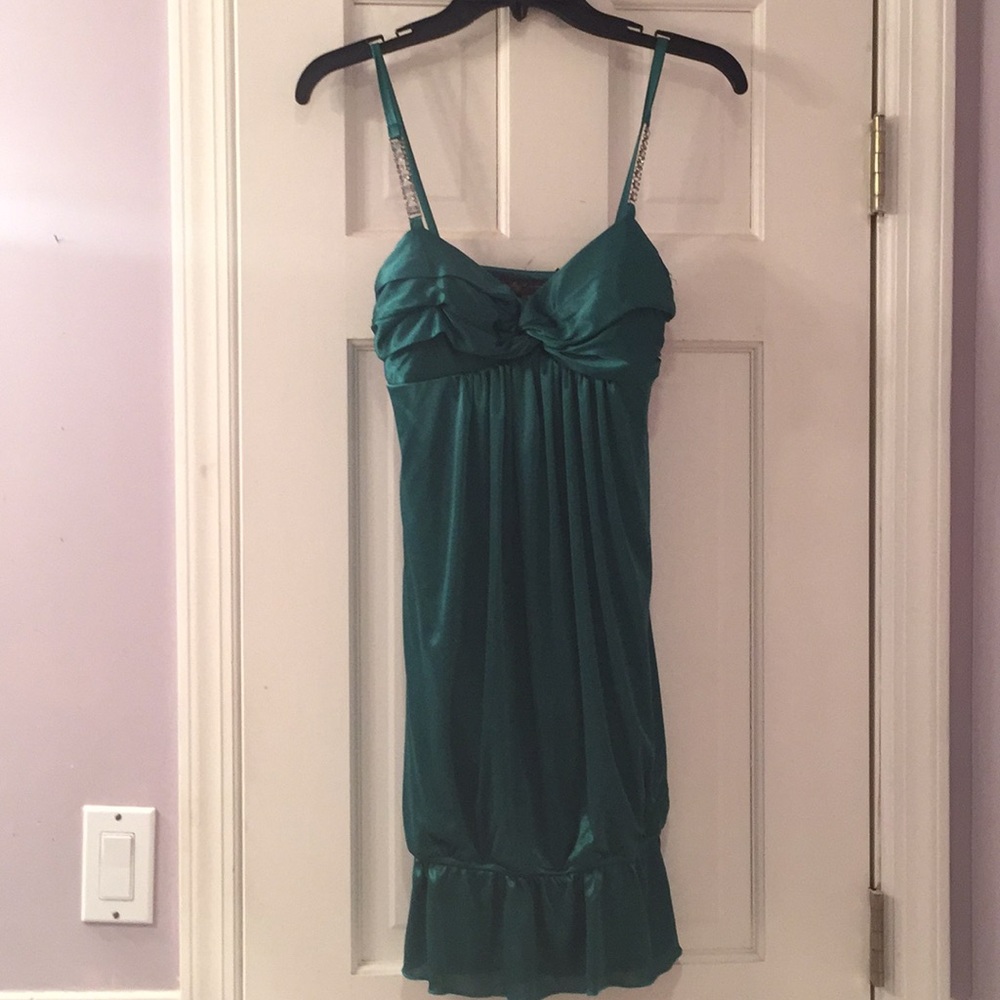 Beautiful emerald green dress!